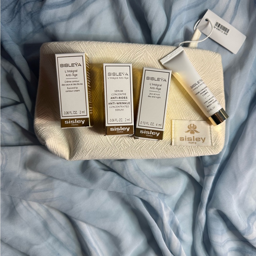 Sisley-Paris L'Intégral Anti-Âge Discovery Travel Set